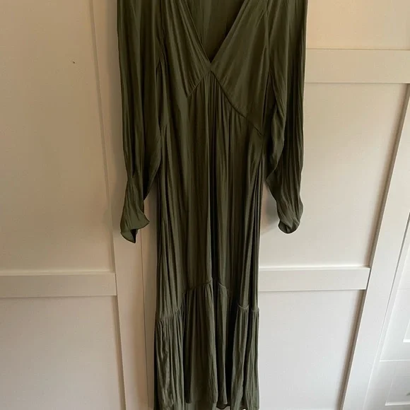 Banana Republic green dress - Picture 2 of 7